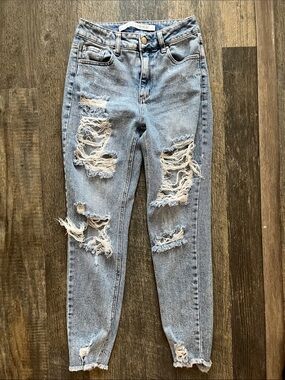 Tinseltown Light Wash Ripped Jeans